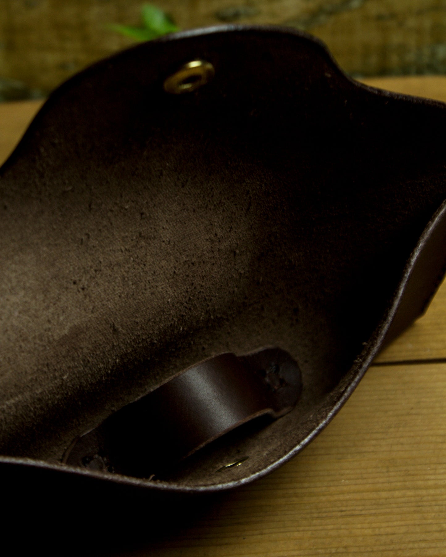 Latigo Guard – El Yapımı Hakiki Deri Gözlük Kılıfı