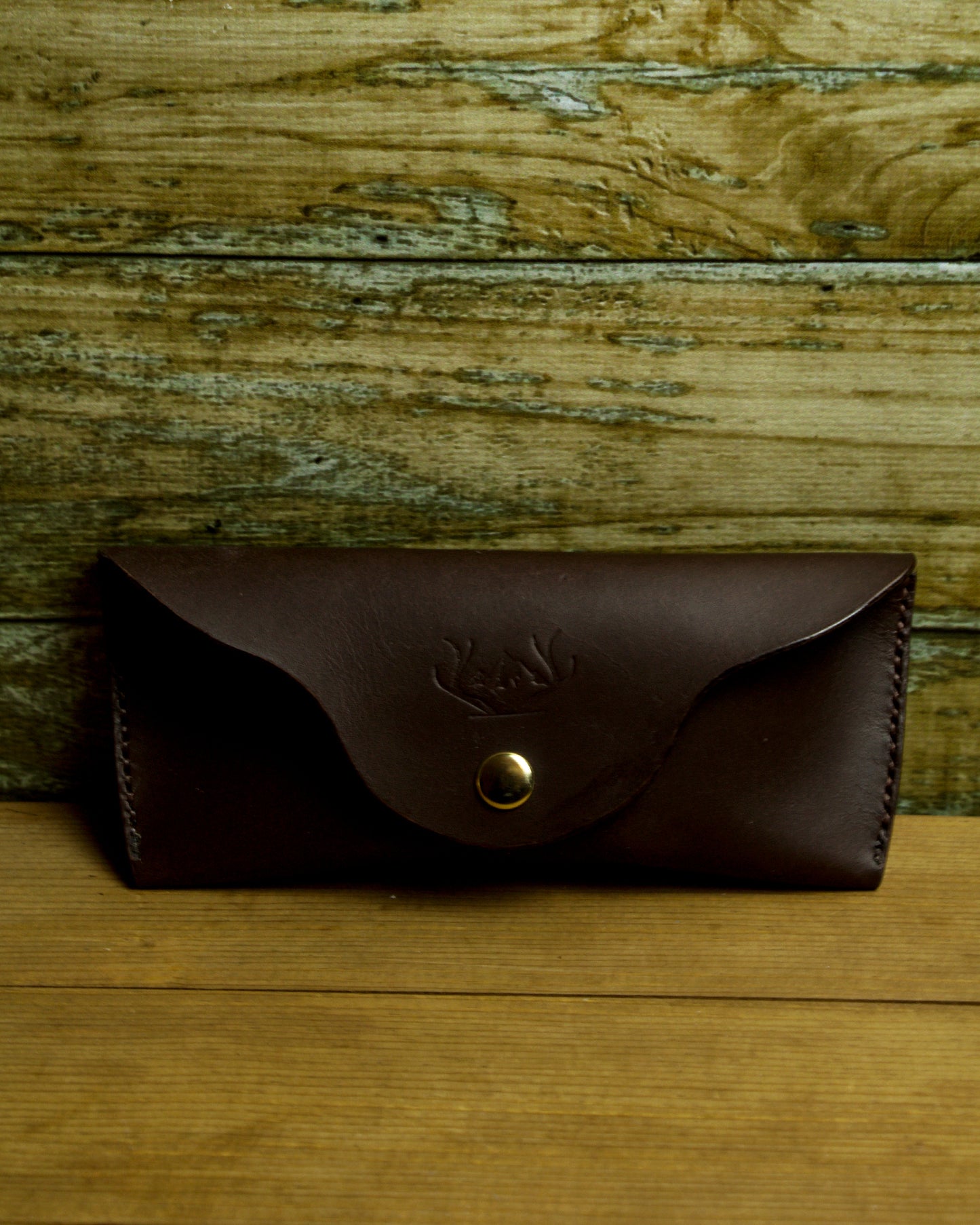 Latigo Guard – El Yapımı Hakiki Deri Gözlük Kılıfı