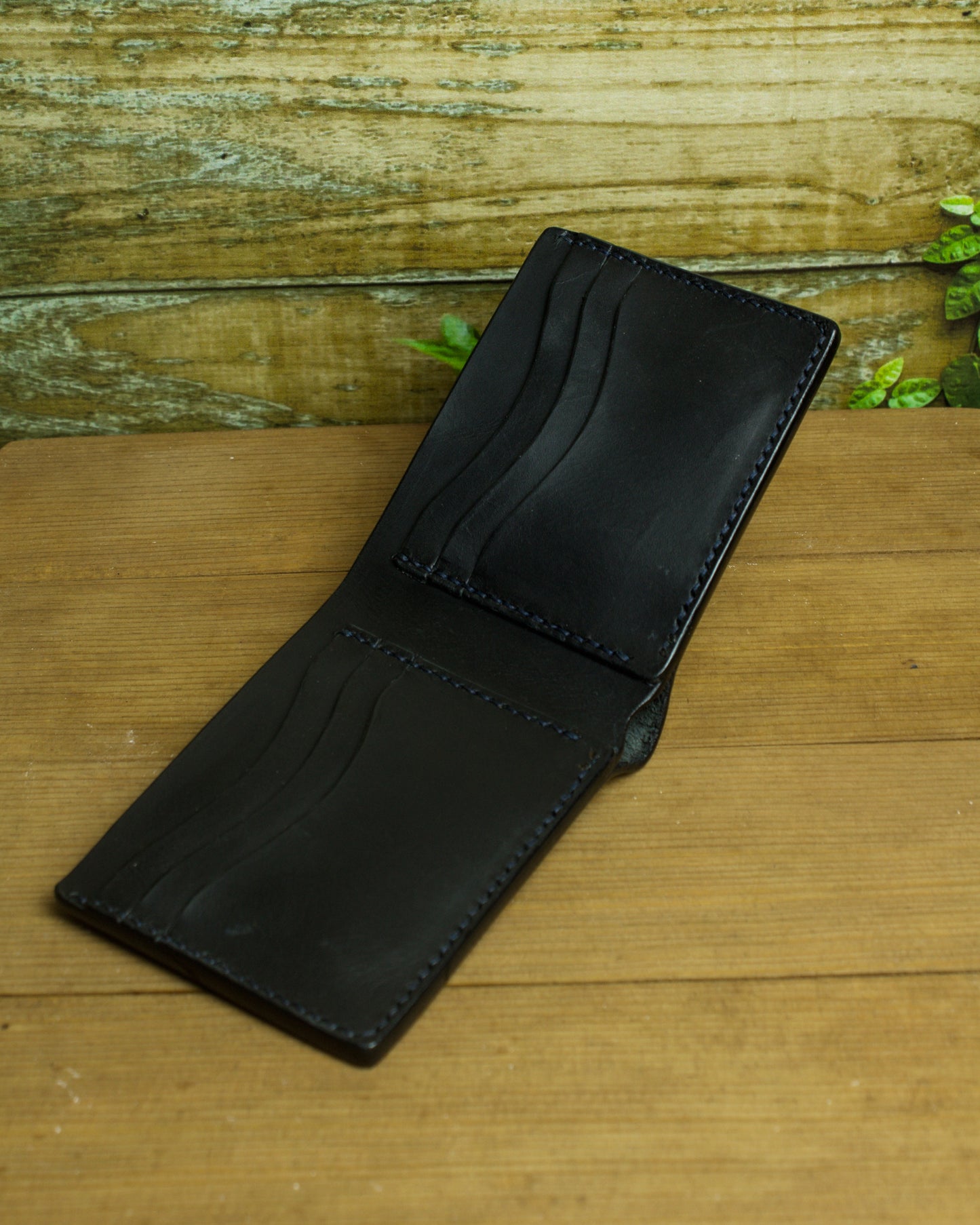 Founder Series – Castle Latigo | El Yapımı Hakiki Deri Cüzdan