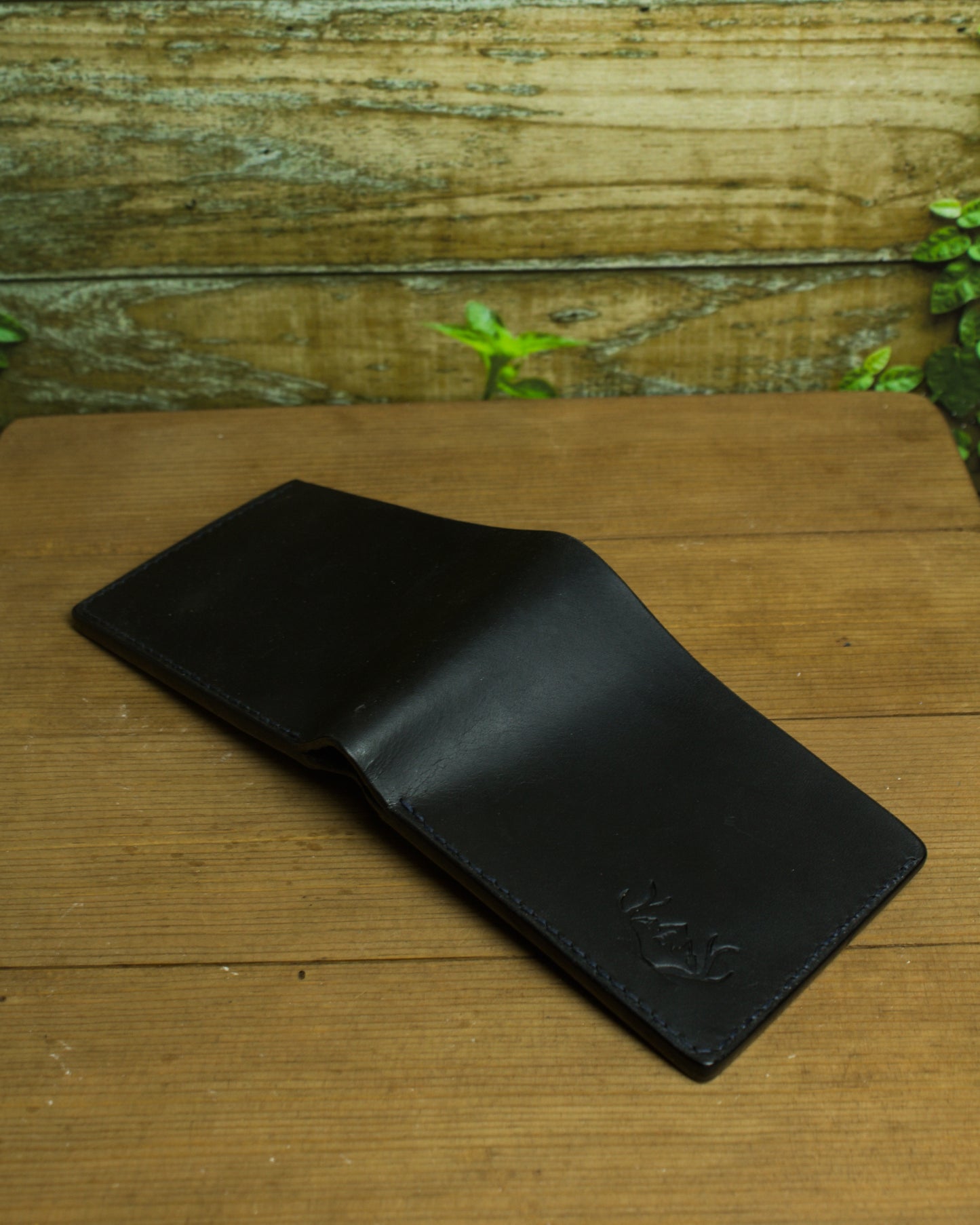 Founder Series – Castle Latigo | El Yapımı Hakiki Deri Cüzdan