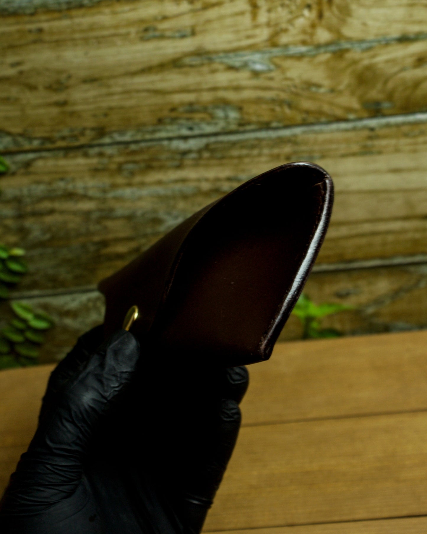 Latigo Guard – El Yapımı Hakiki Deri Gözlük Kılıfı