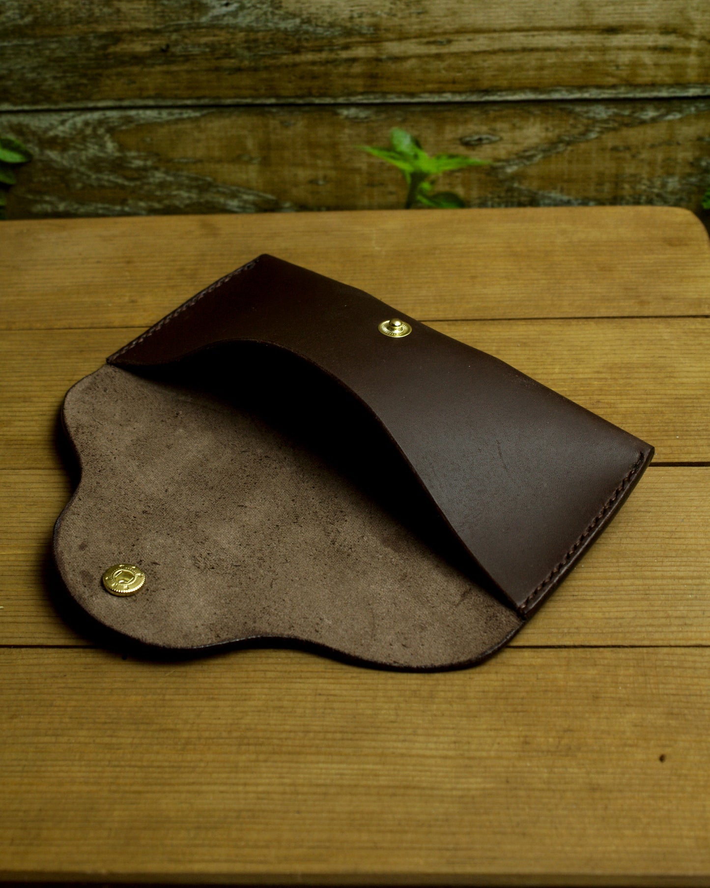 Latigo Guard – El Yapımı Hakiki Deri Gözlük Kılıfı