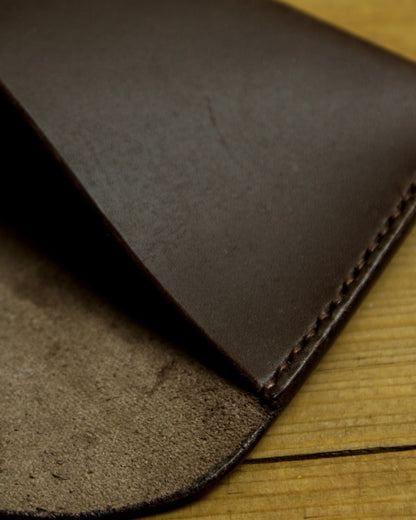 Latigo Guard – El Yapımı Hakiki Deri Gözlük Kılıfı